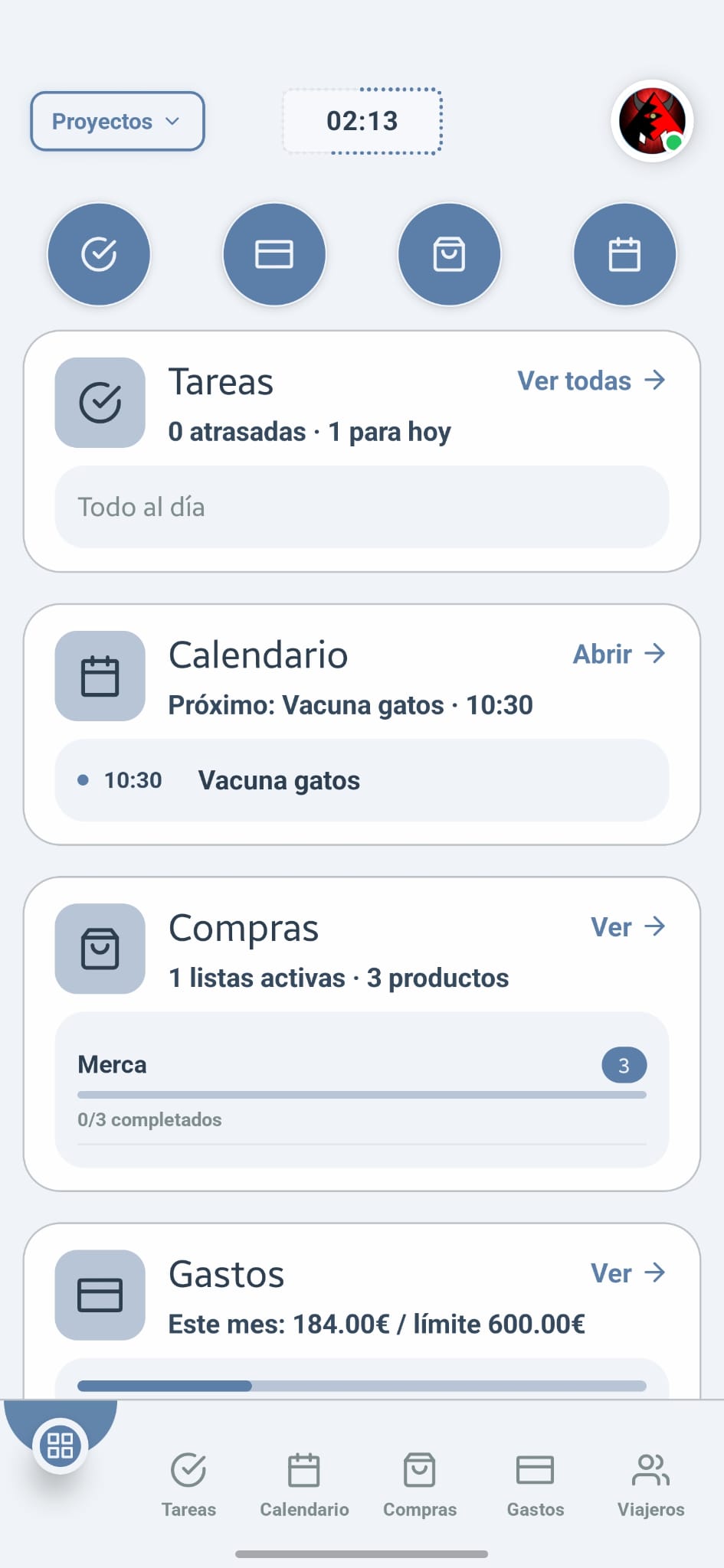 Panel de Easiful con el resumen de tareas, calendario, compras y gastos del grupo